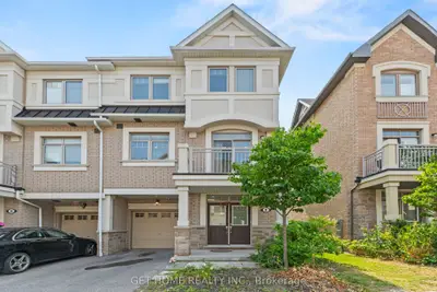 Att/Row/Townhouse in Ajax