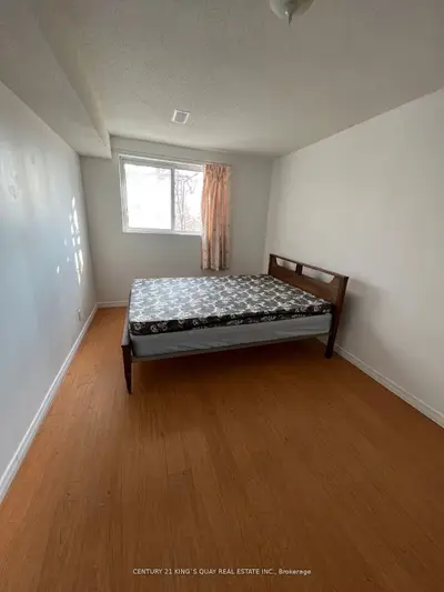 74 Glendower Circuit Lower, Toronto, On M1t 2z4