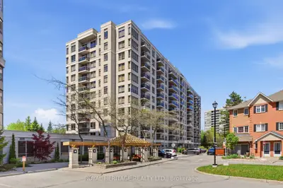 Condo Apartment in Pickering