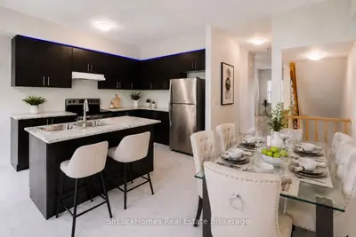 Att/Row/Townhouse in Oshawa