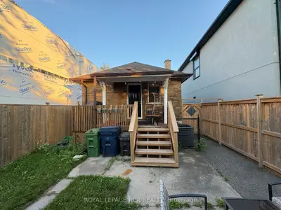 12 Orley Avenue, Toronto, On M4c 2b9