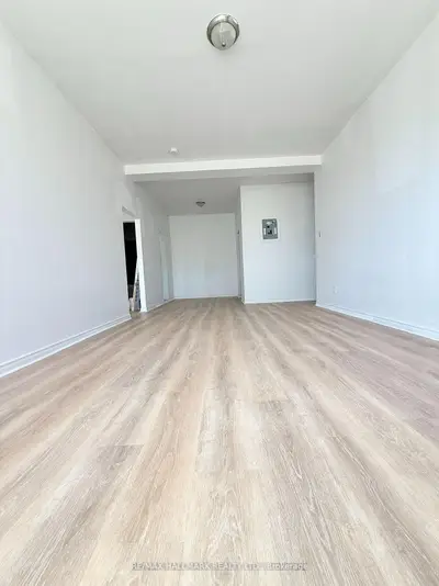 2881 Lawrence Avenue E 3, Toronto, On M1p 2s9
