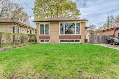30 Murmouth Road, Toronto, On M1t 2r1