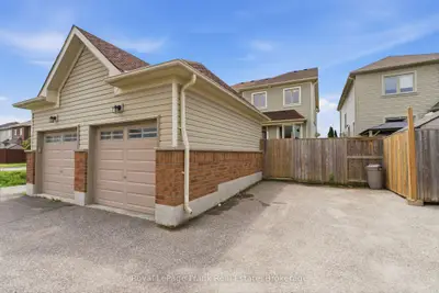 264 Brookhill Boulevard, Clarington, On L1c 0m1