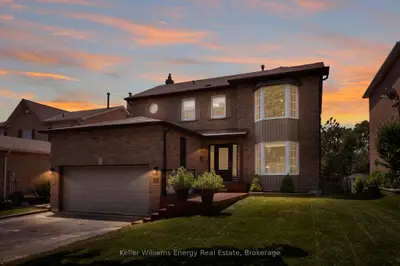 Detached in Whitby