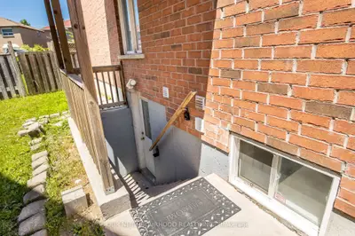 14 Tarsus Crescent Bsmt-st, Toronto, On M1c 3w7
