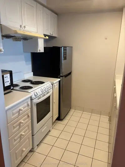 18 Lee Centre Drive 2101, Toronto, On M1h 3h5