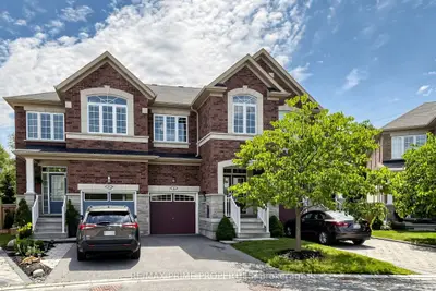 Att/Row/Townhouse in Ajax