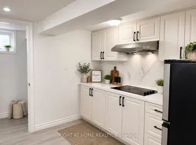 46 Shrewsbury Square Lower, Toronto, On M1t 1l2