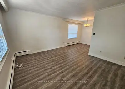 423 Pharmacy Avenue 5, Toronto, On M1l 3g5