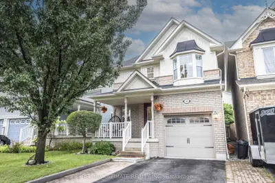 Detached in Whitby
