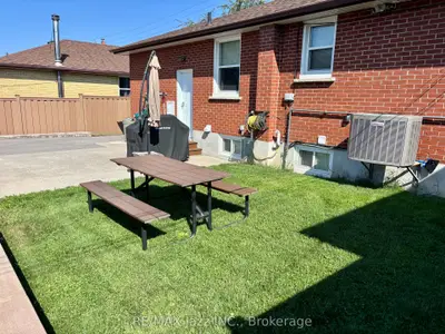 751 Phillip Murray Avenue Unit 2, Oshawa, On L1j 1j2