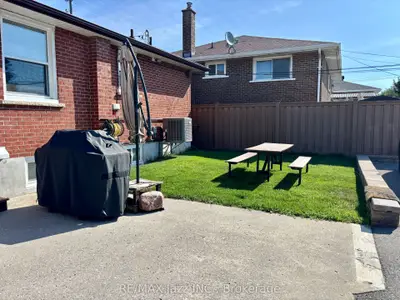 751 Phillip Murray Avenue Unit 2, Oshawa, On L1j 1j2