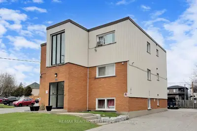 362 Elgin Court 3, Oshawa, On L1j 2p4
