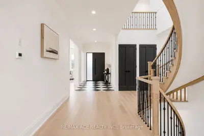 12 Euclid Avenue, Toronto, On M1c 1j6