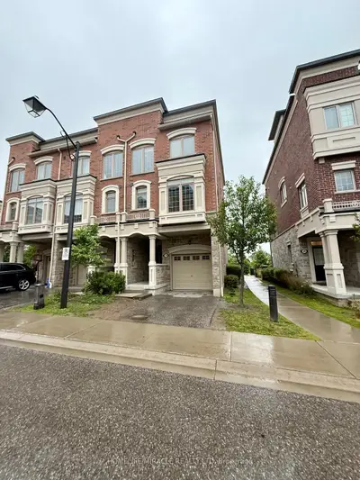 Att/Row/Townhouse in Ajax