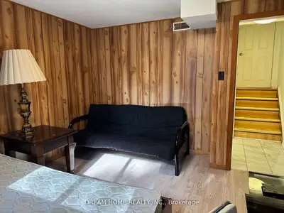 28 Conlins Road Room, Toronto, On M1c 1c3