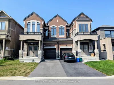 Semi-Detached in Whitby