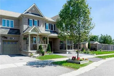 Att/Row/Townhouse in Ajax