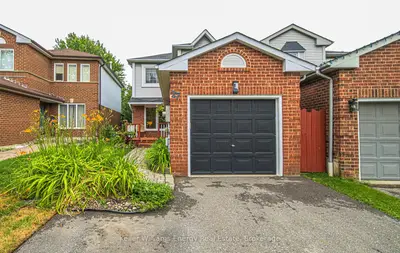 Detached in Whitby
