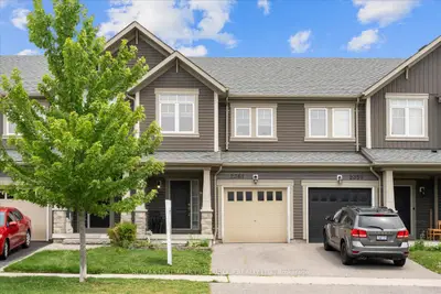 Att/Row/Townhouse in Oshawa