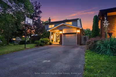 Detached in Whitby