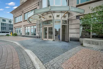 8 Lee Centre Drive N 1016, Toronto, On M1h 3h8