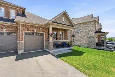 Att/Row/Townhouse in Scugog