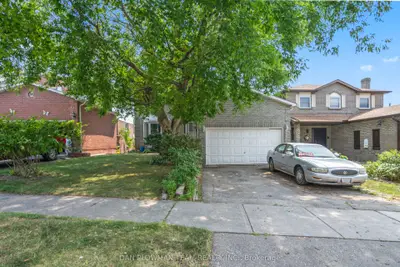 Detached in Whitby