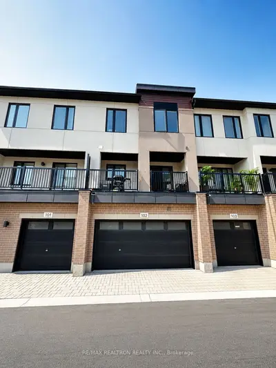 Att/Row/Townhouse in Pickering