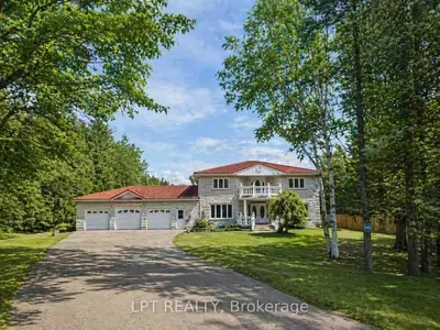 Detached in Whitby