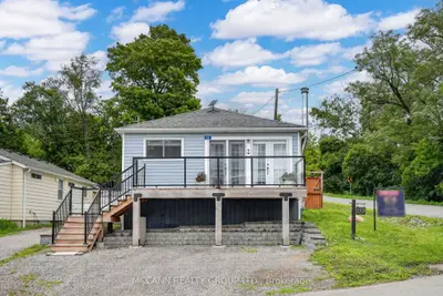 Detached in Scugog