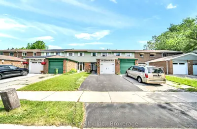 Att/Row/Townhouse in Toronto