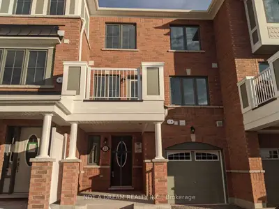Att/Row/Townhouse in Whitby