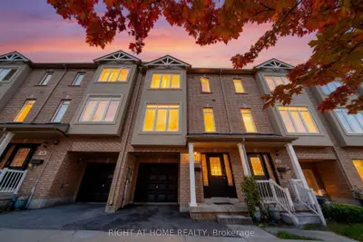 Att/Row/Townhouse in Toronto
