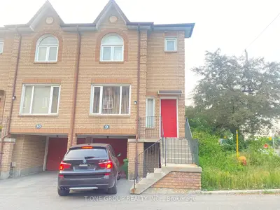 Condo Townhouse in Toronto
