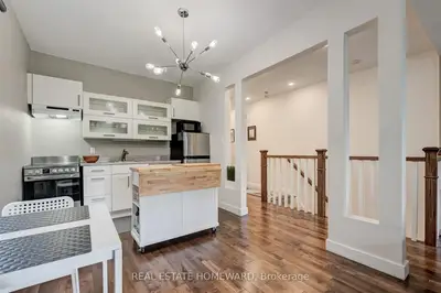 14 Ashdale Avenue Upper, Toronto, On M4l 2y7