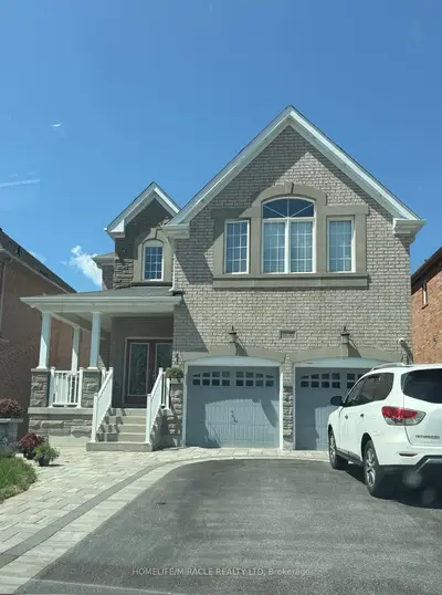 Detached in Oshawa