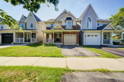 Detached in Whitby