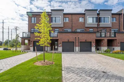 Att/Row/Townhouse in Toronto