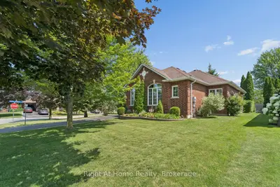 Detached in Scugog