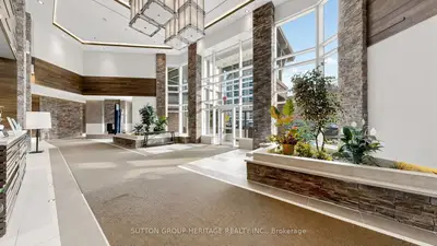Condo Apartment in Pickering