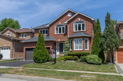 Detached in Whitby
