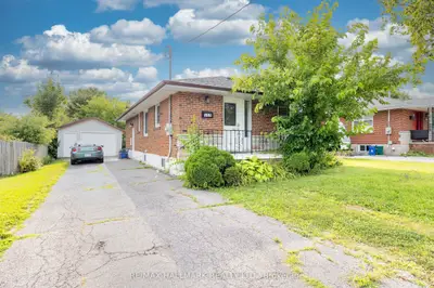 Detached in Whitby