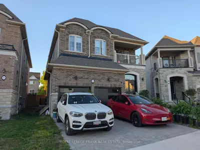 Detached in Whitby