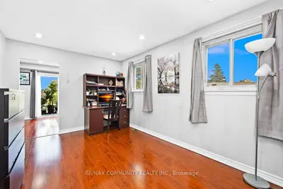 17 Tineta Crescent, Toronto, On M1s 2y5