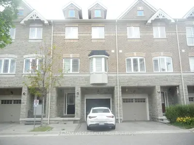 Att/Row/Townhouse in Whitby