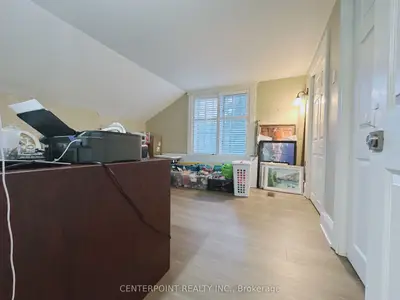 555 Military Trail Apt 1, Toronto, On M1e 4s7