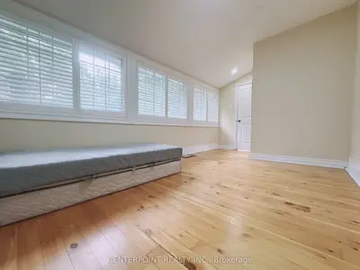 555 Military Trail Apt 3, Toronto, On M1e 4s7