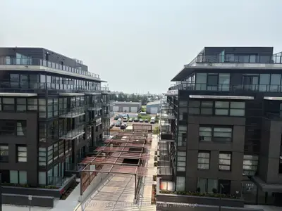 Condo Apartment in Whitby